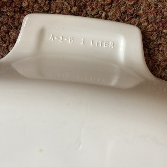 Corning Ware Vintage French White 1 liter cookware dish. Perfect for leftovers. - Picture 3 of 4